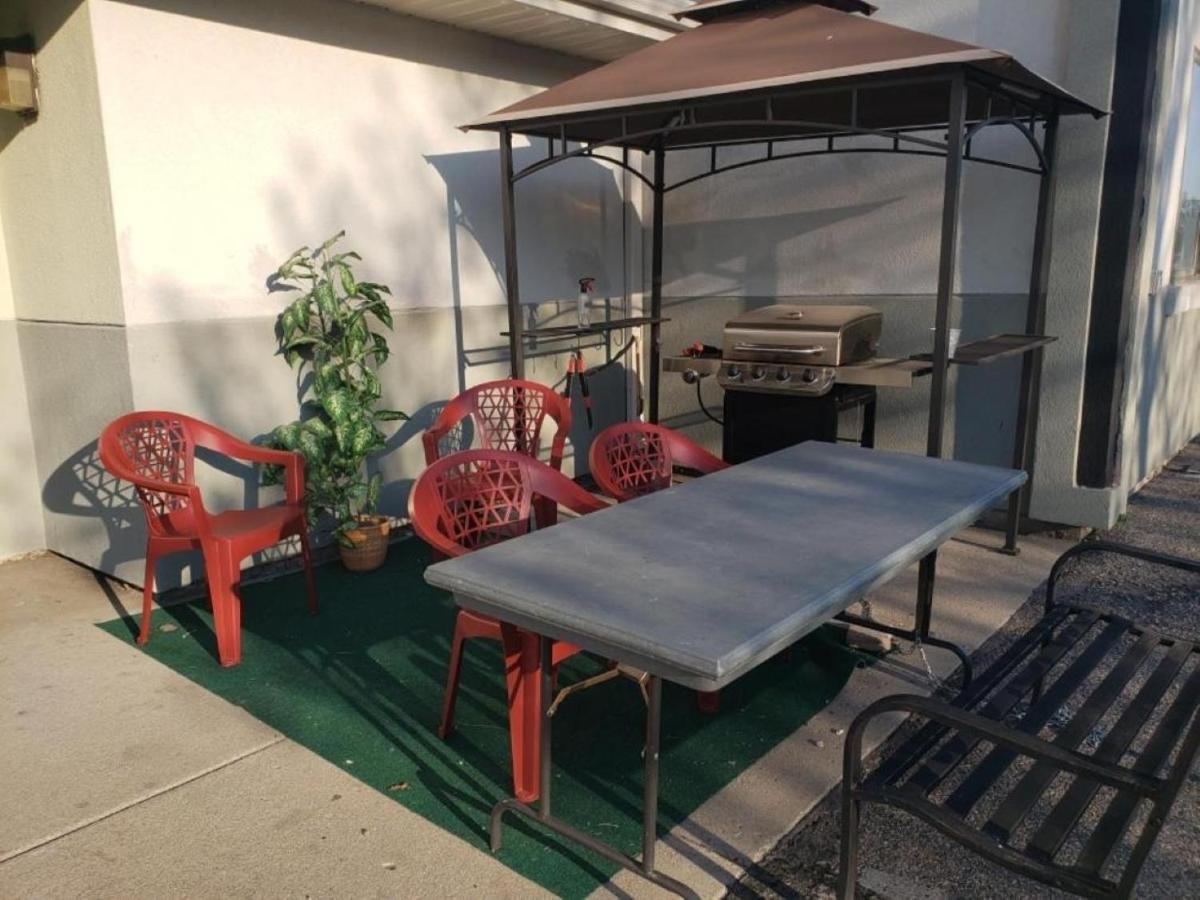 Bison Plains Lodge Moorhead 外观 照片