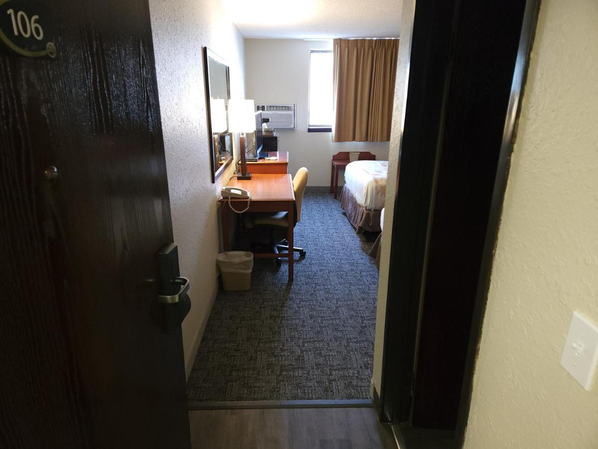 Bison Plains Lodge Moorhead 外观 照片