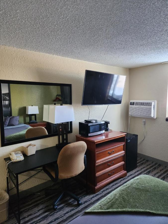 Bison Plains Lodge Moorhead 外观 照片