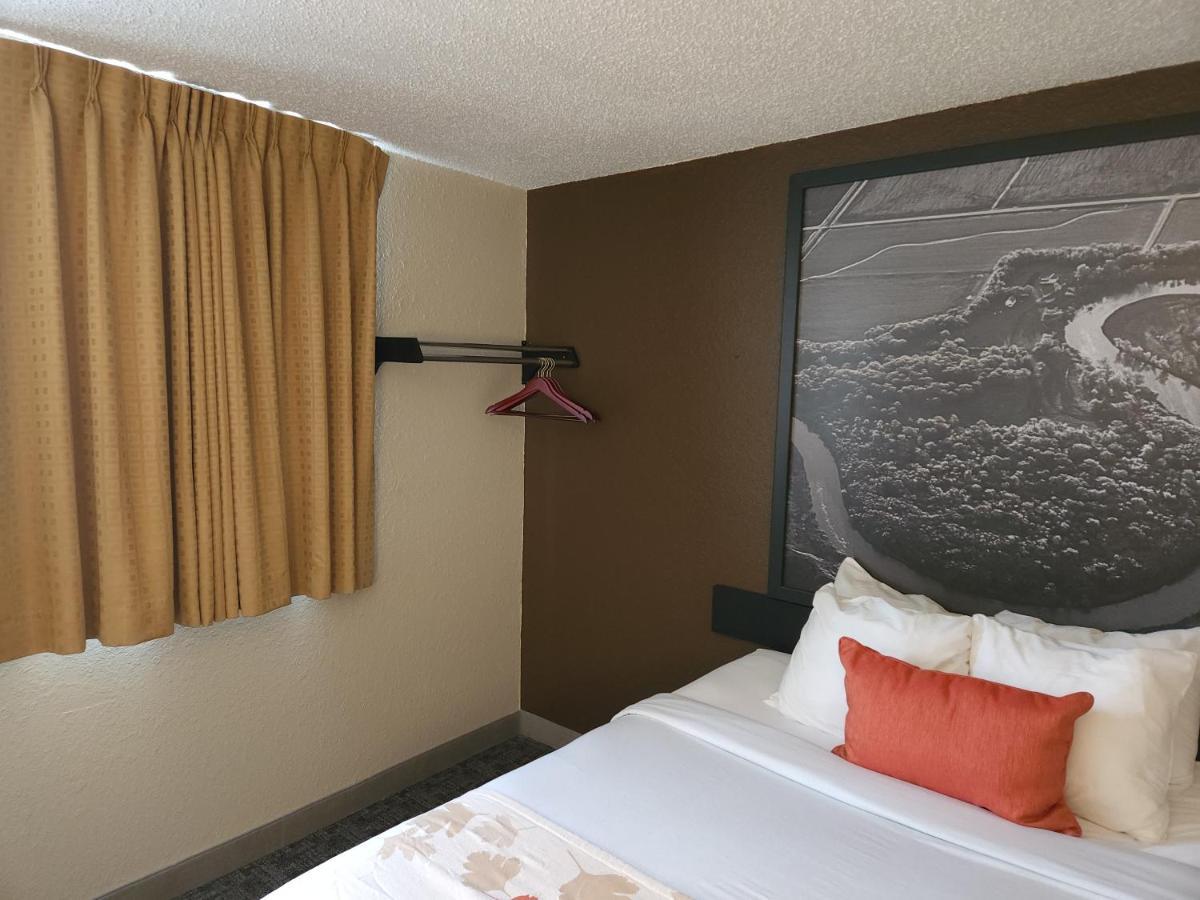 Bison Plains Lodge Moorhead 外观 照片
