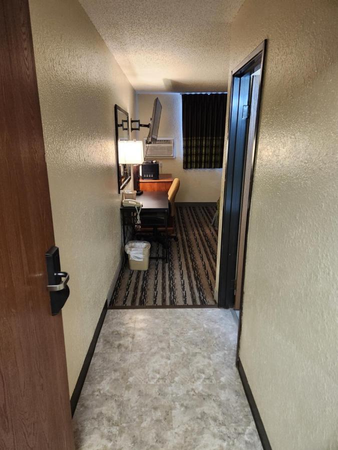Bison Plains Lodge Moorhead 外观 照片