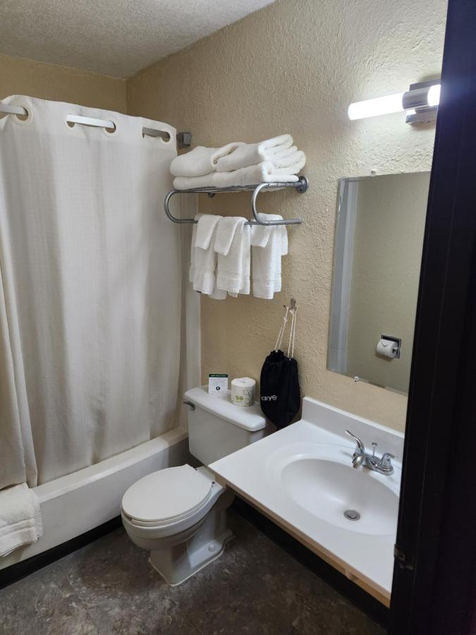 Bison Plains Lodge Moorhead 外观 照片