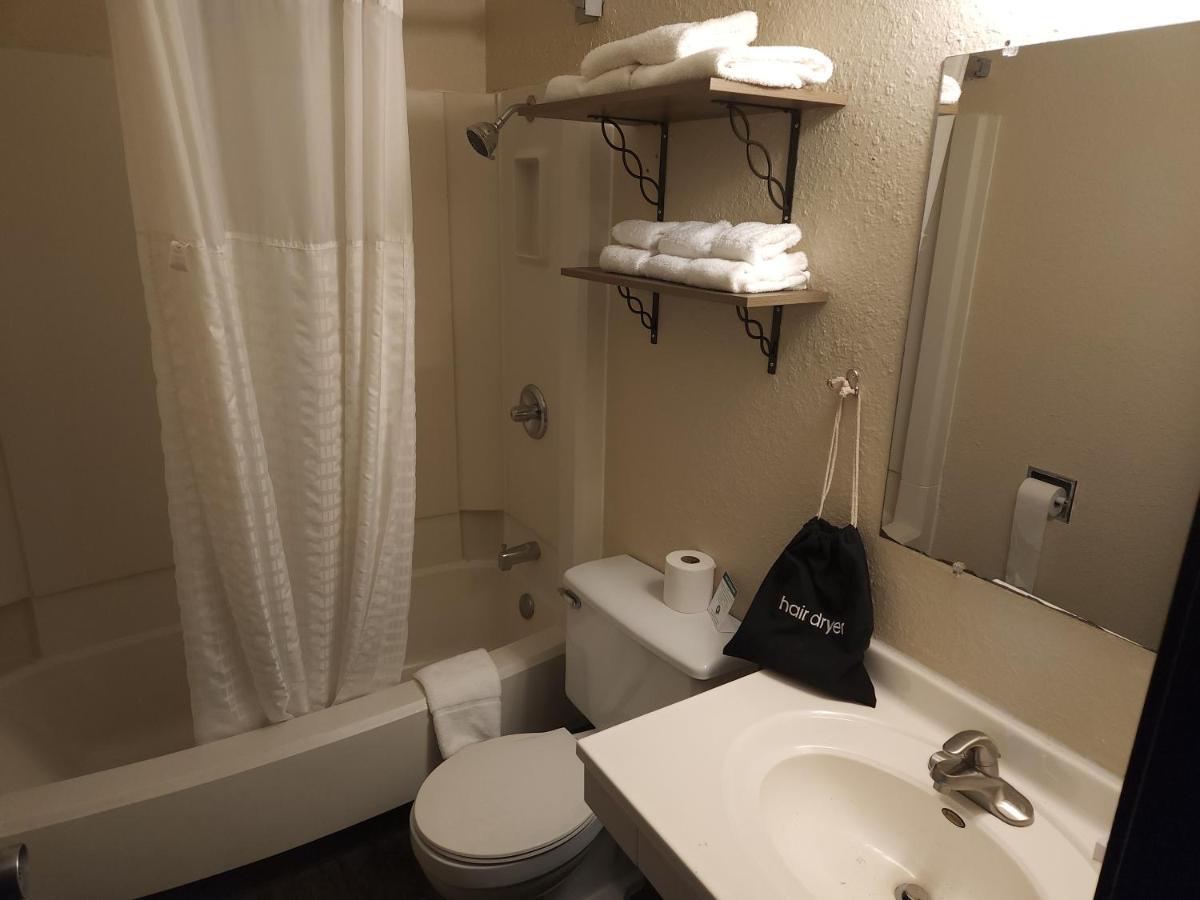 Bison Plains Lodge Moorhead 外观 照片